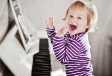 Gia sư dạy đàn Piano cho trẻ em