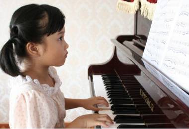 Học chơi piano trong bao lâu?
